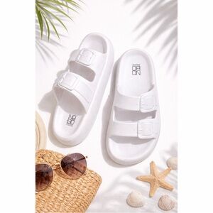 No Boundaries Women’s White Double Buckle Comfort Slide Sandals